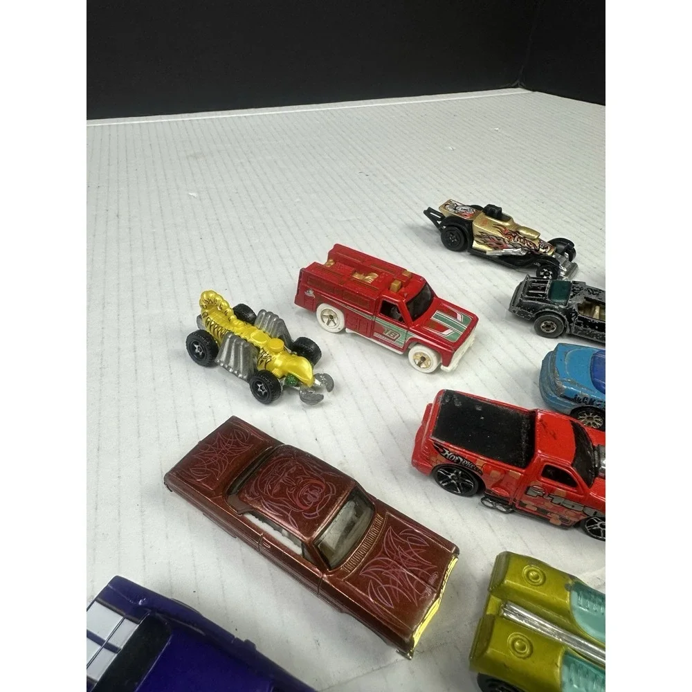Die Cast +20 Lot Of Vehicles - Hot Wheels /Matchbox/Die‎ Cast 1:24